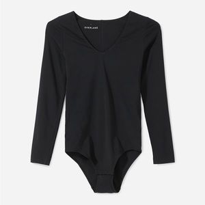 Everlane The Long-Sleeve V-Neck Bodysuit in M
Bikini / Black